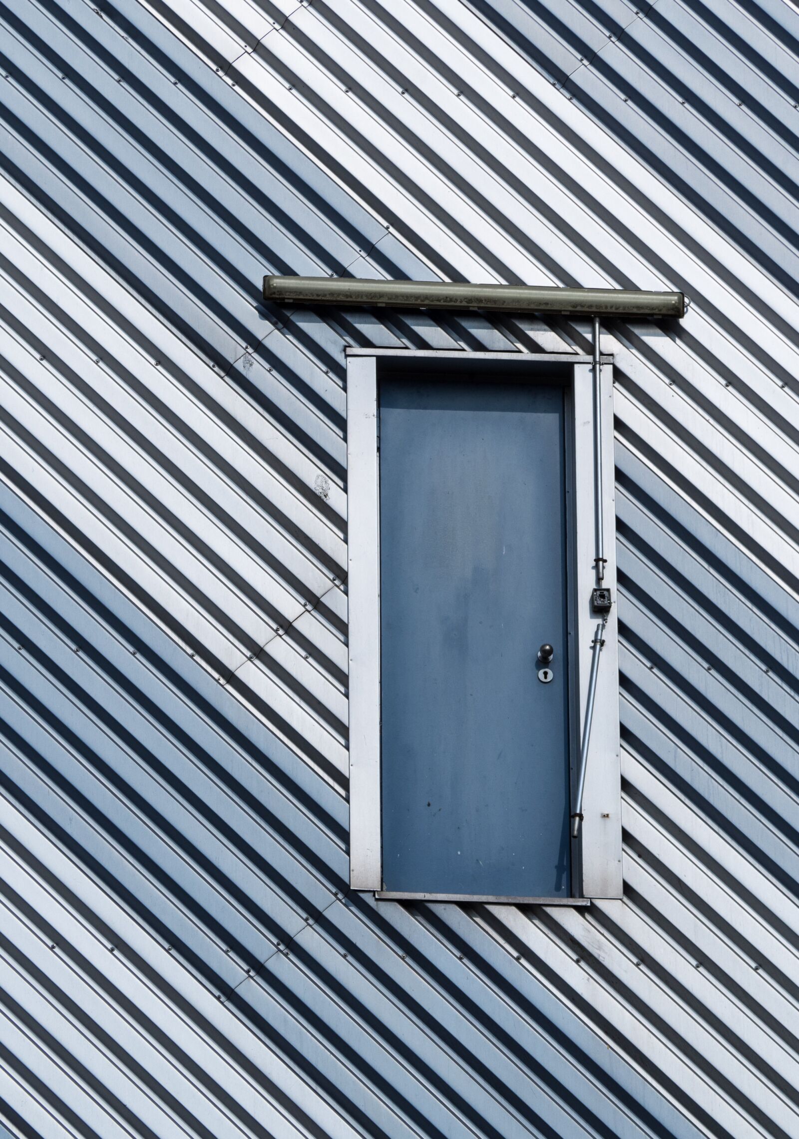 Olympus OM-D E-M10 II sample photo. Facade, building facade, door photography