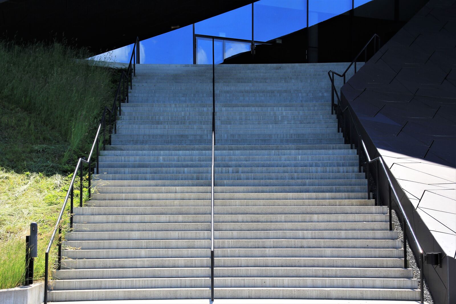 Canon EOS 60D + Tamron 16-300mm F3.5-6.3 Di II VC PZD Macro sample photo. Stairs, gradually, emergence photography