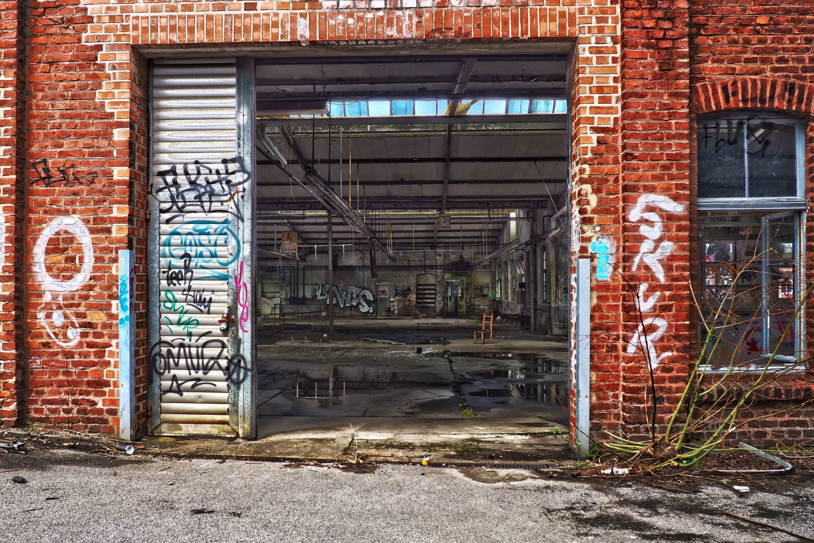 Olympus OM-D E-M10 sample photo. Abandoned, architecture, old photography