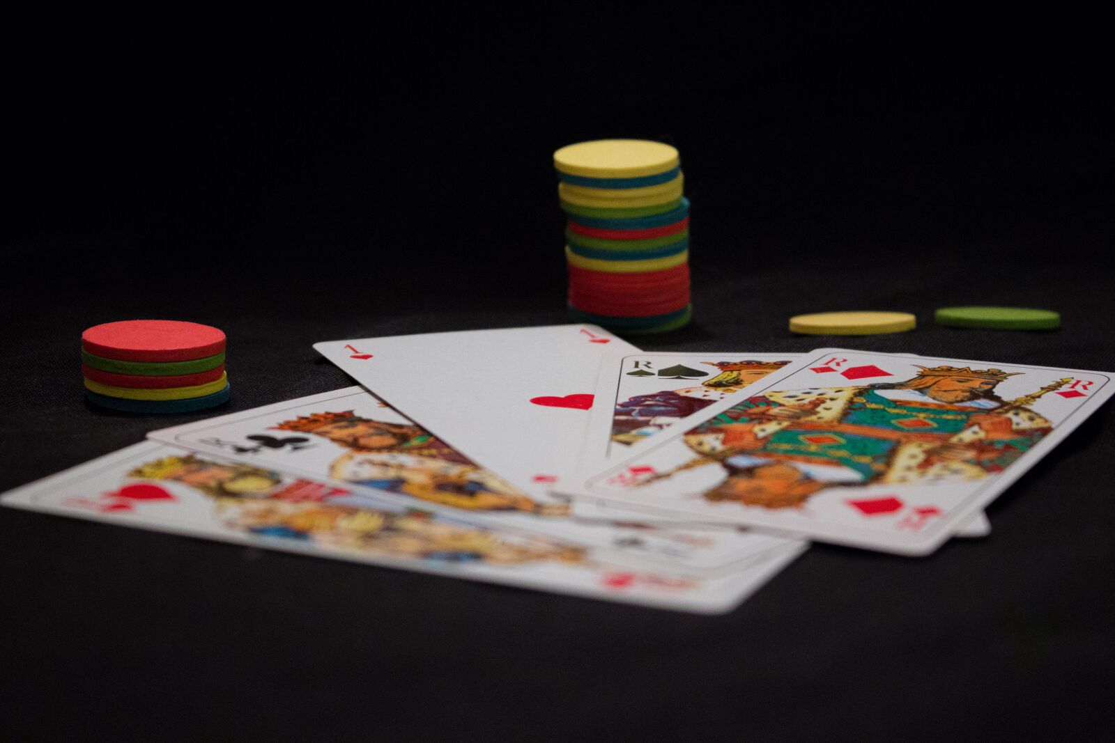 Canon EOS 1200D (EOS Rebel T5 / EOS Kiss X70 / EOS Hi) sample photo. Playing cards, cards, king photography