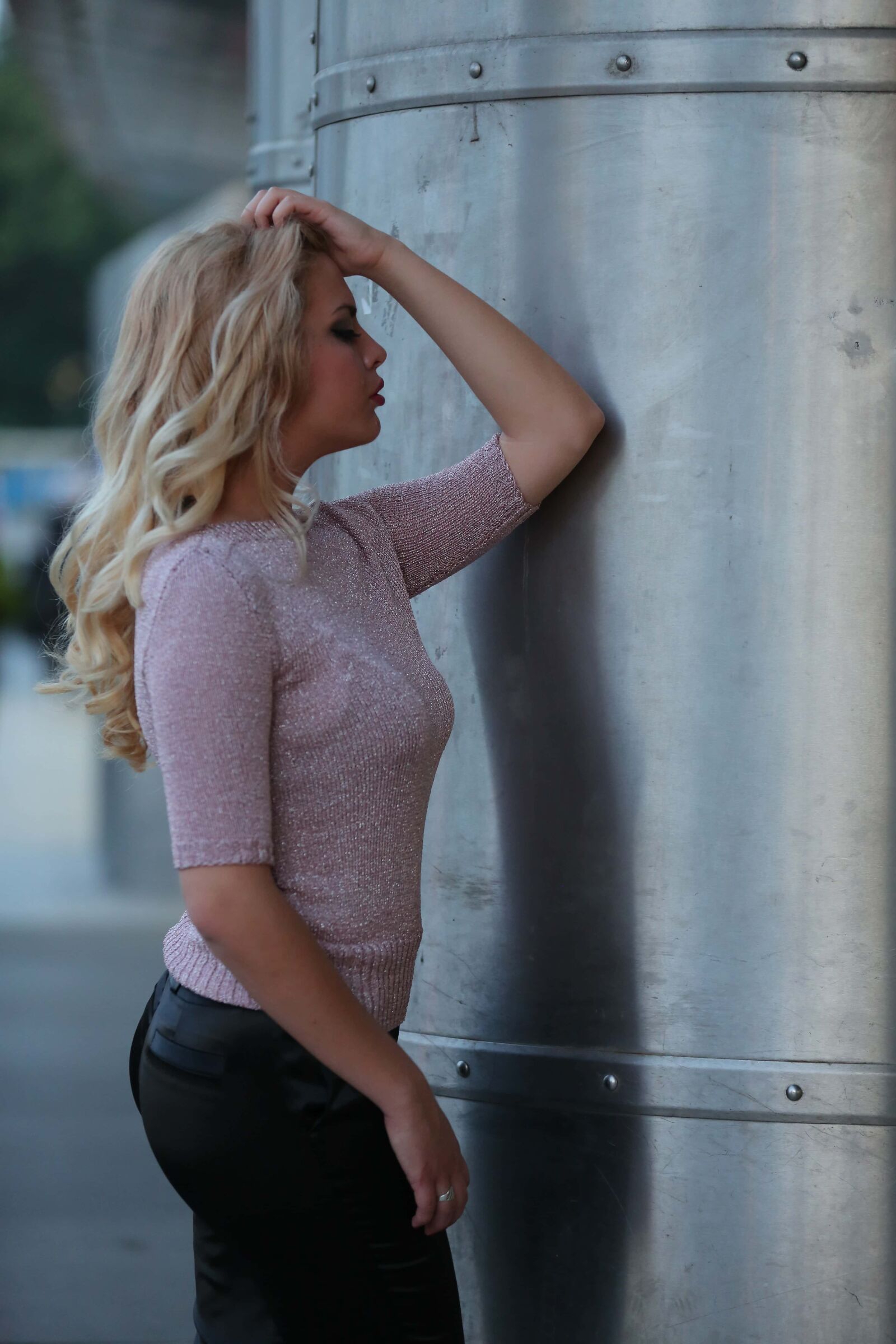 Canon EOS 5D Mark III sample photo. Gorgeous, blonde hair, outfit photography