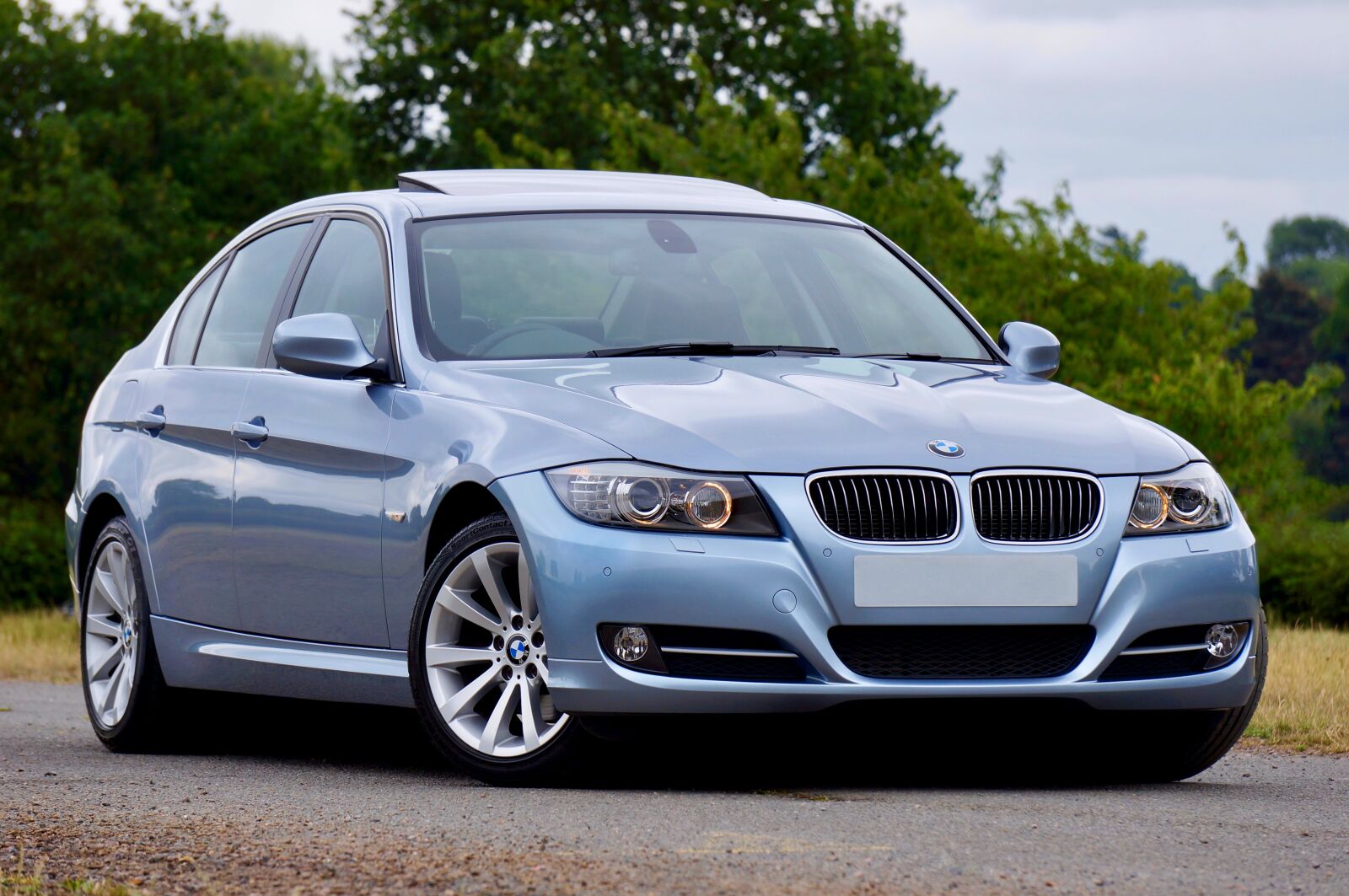 Sony Alpha NEX-5N + Sony E 55-210mm F4.5-6.3 OSS sample photo. Bmw, car, transportation photography