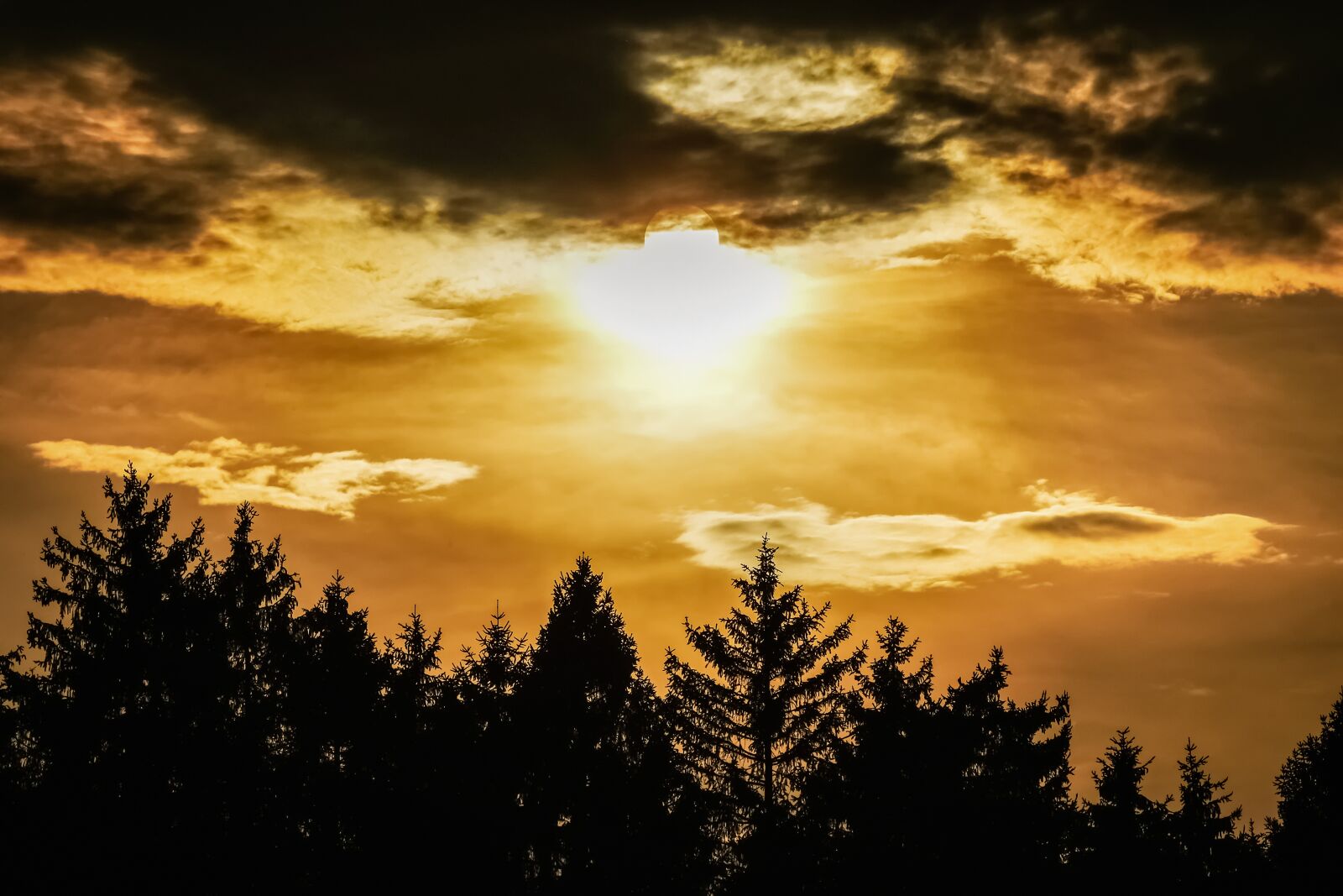 Fujifilm XF 55-200mm F3.5-4.8 R LM OIS sample photo. Sunset, moonrise, full moon photography