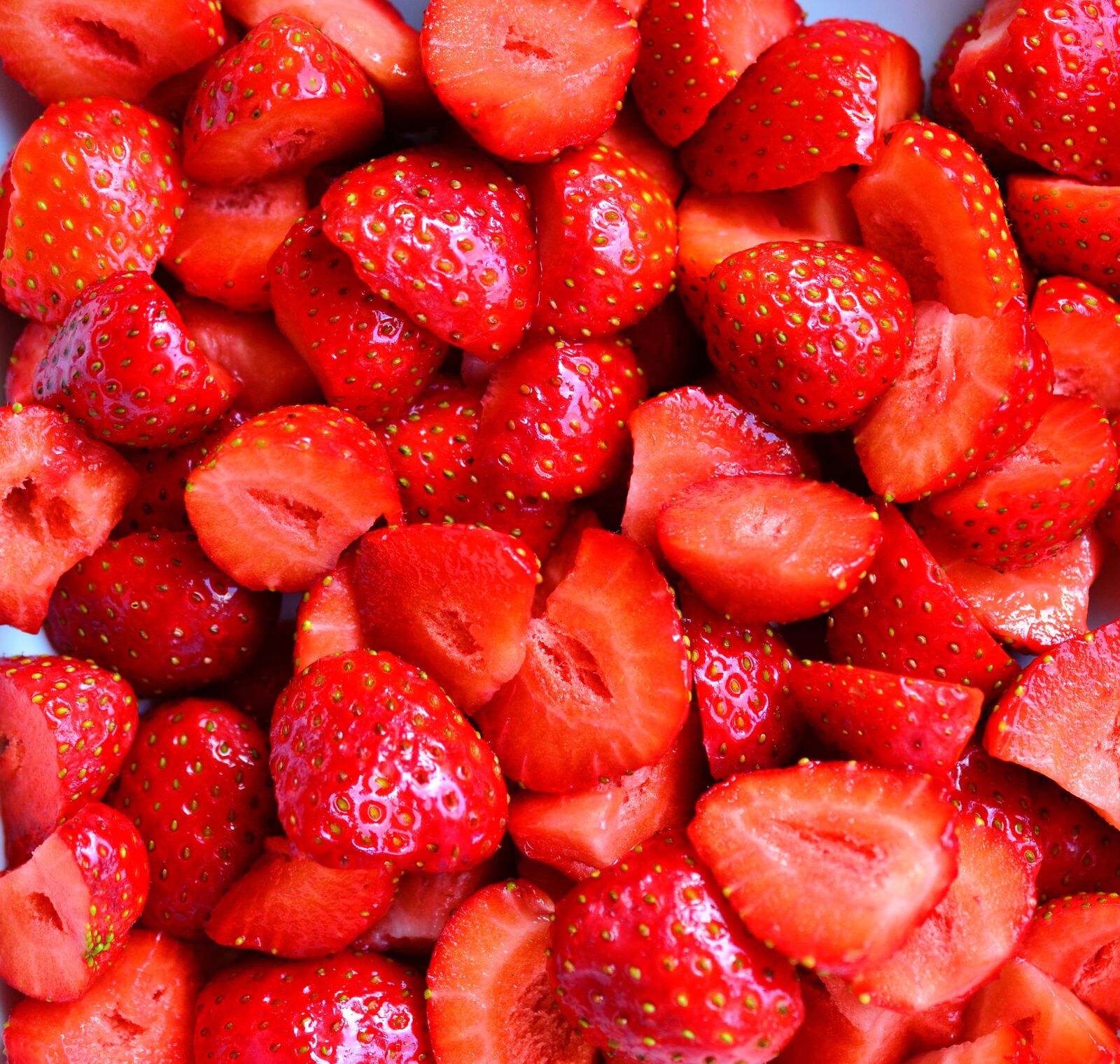 Nikon D5200 sample photo. Strawberries, fruit, cut photography