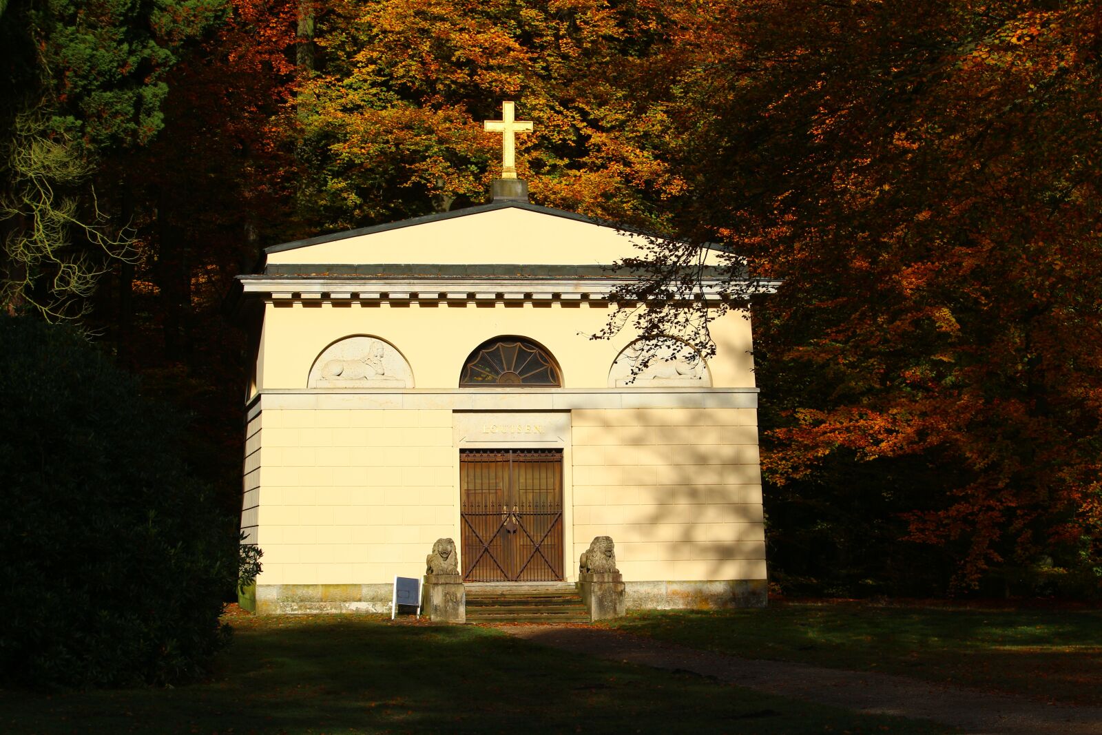 Canon EOS 100D (EOS Rebel SL1 / EOS Kiss X7) sample photo. Ludwigslust-parchim, castle park, louise photography