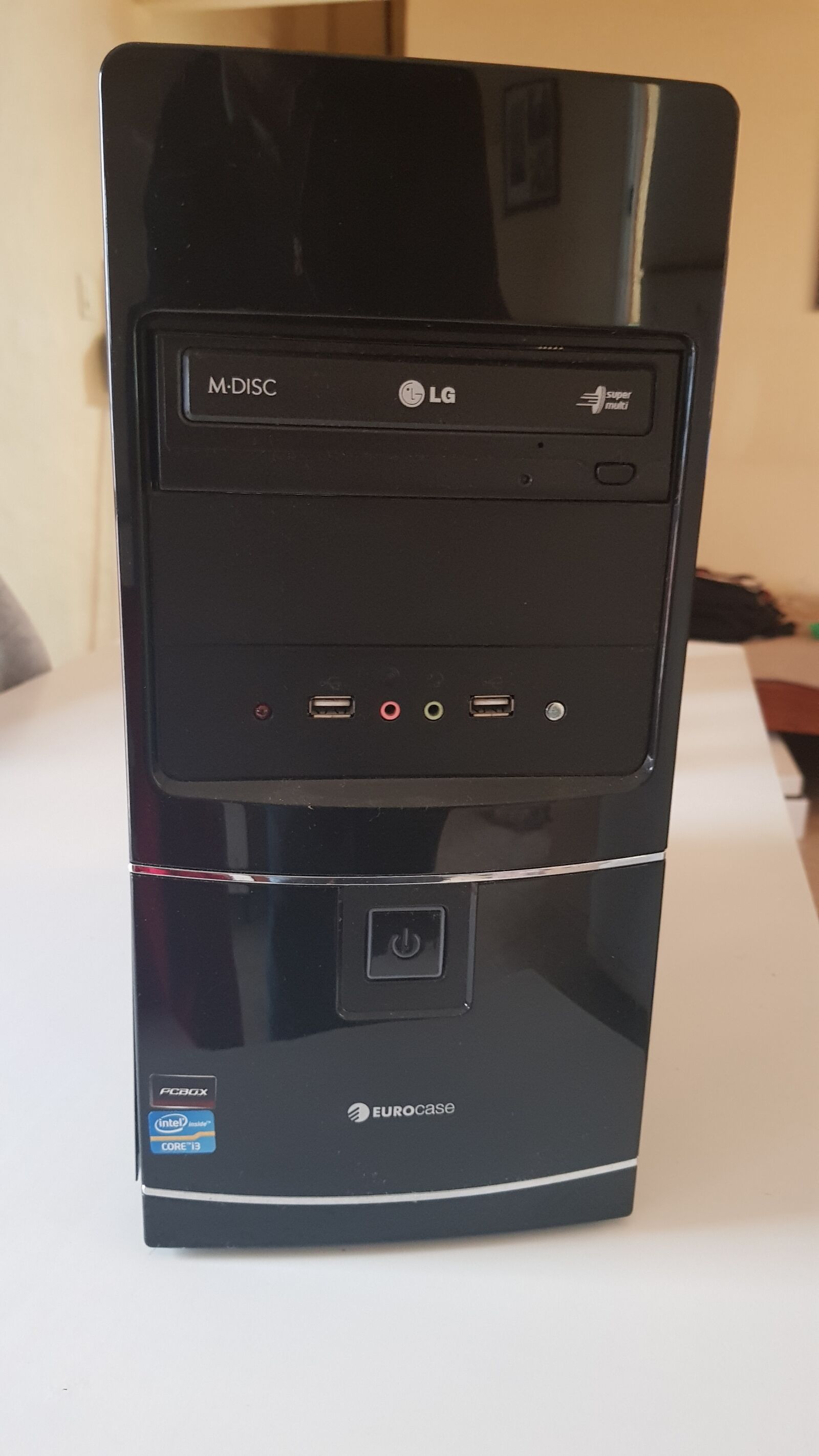 Samsung Galaxy S8+ sample photo. Computer, desktop, pc photography