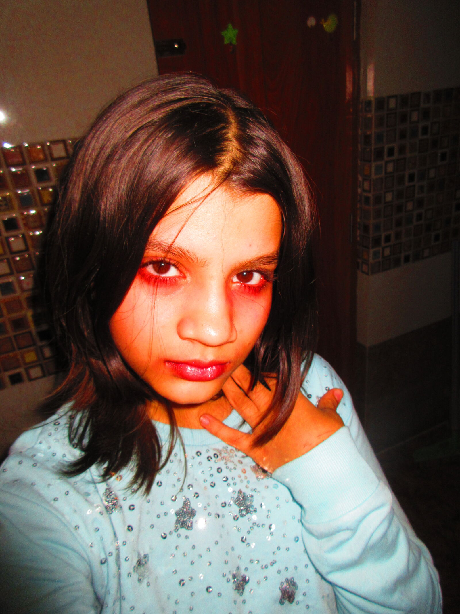 Canon PowerShot ELPH 360 HS (IXUS 285 HS / IXY 650) sample photo. Vamp? photography