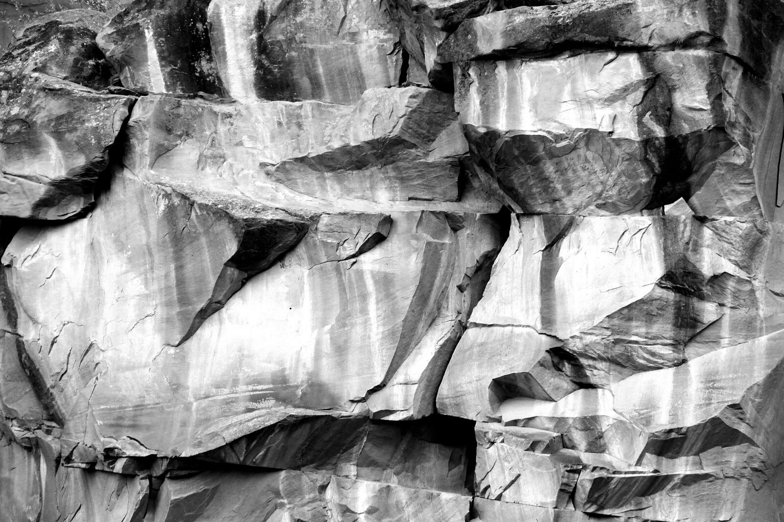 Canon EOS 500D (EOS Rebel T1i / EOS Kiss X3) sample photo. Abstract, black, and, white photography