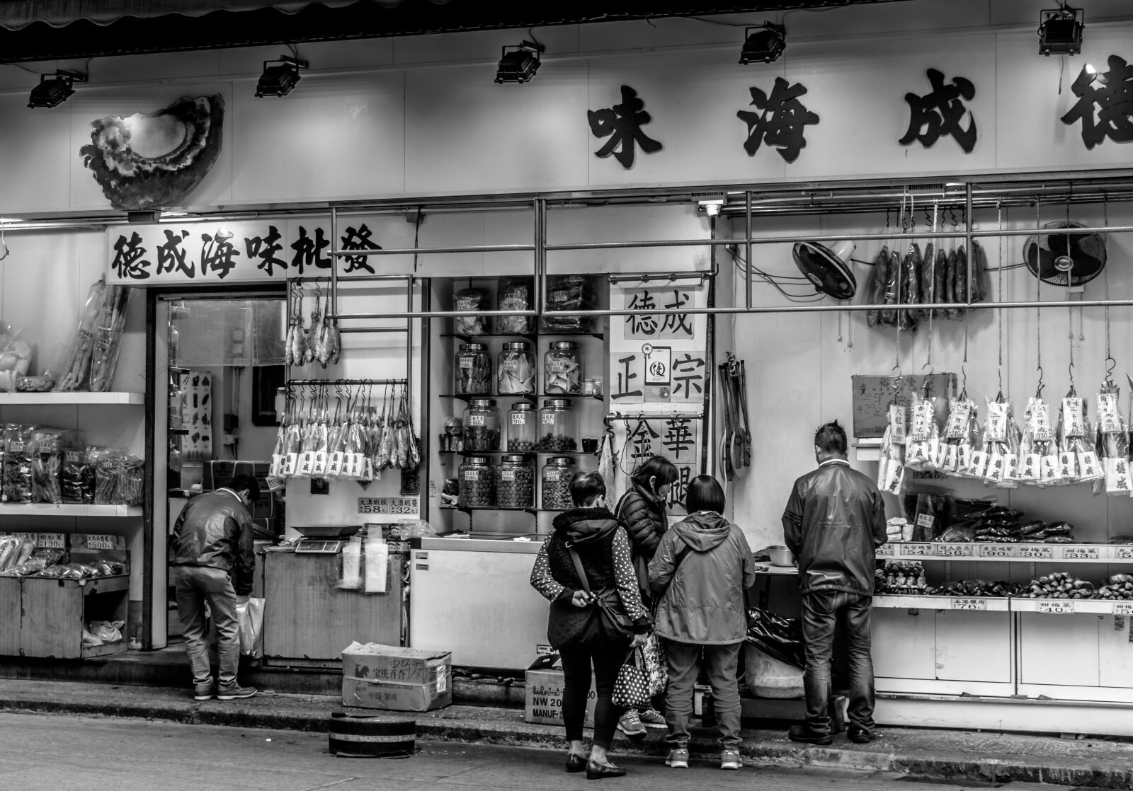 Canon EF-S 18-135mm F3.5-5.6 IS USM sample photo. Hong kong, city, architecture photography