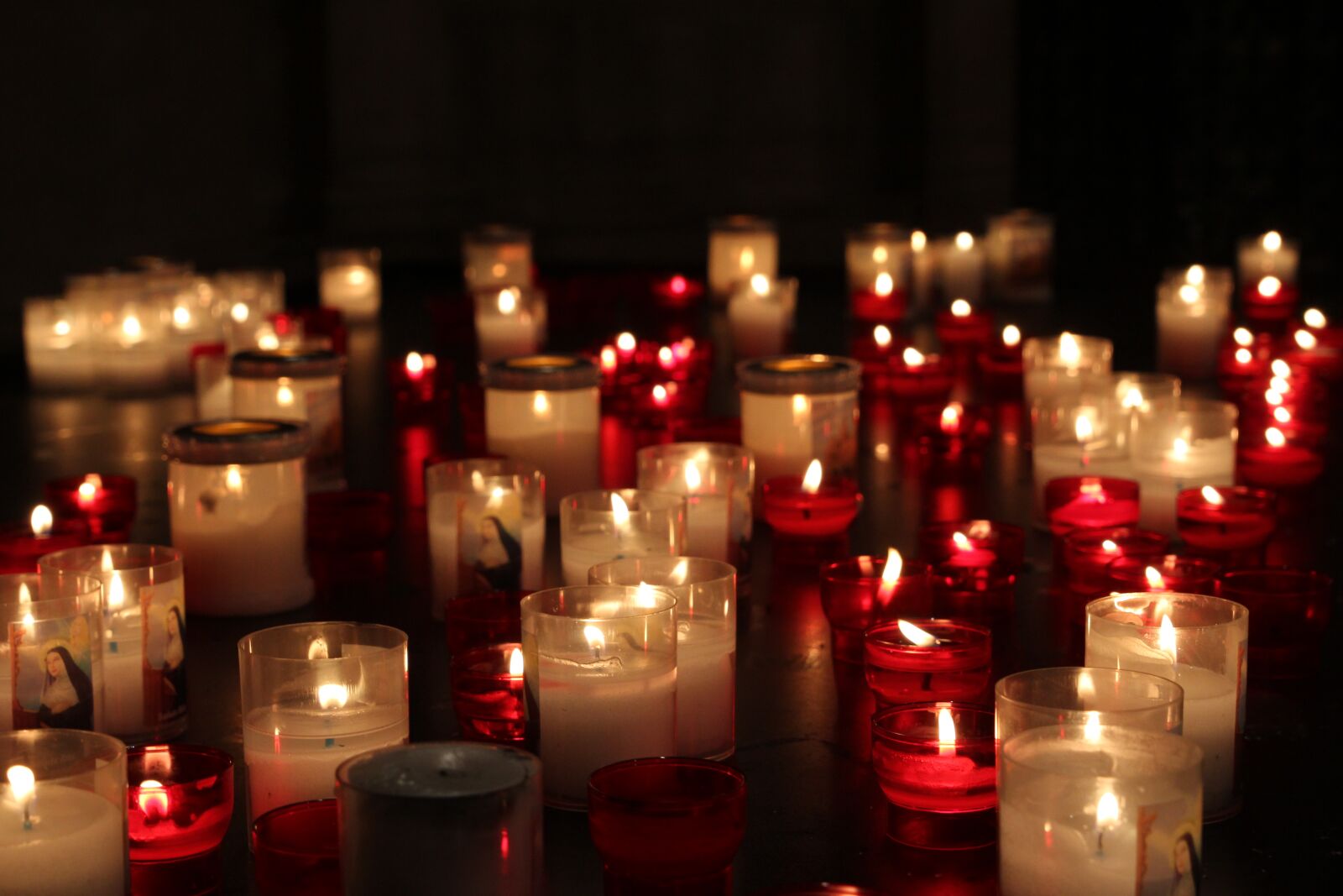 Canon EOS 600D (Rebel EOS T3i / EOS Kiss X5) sample photo. Candles, dark, candle photography