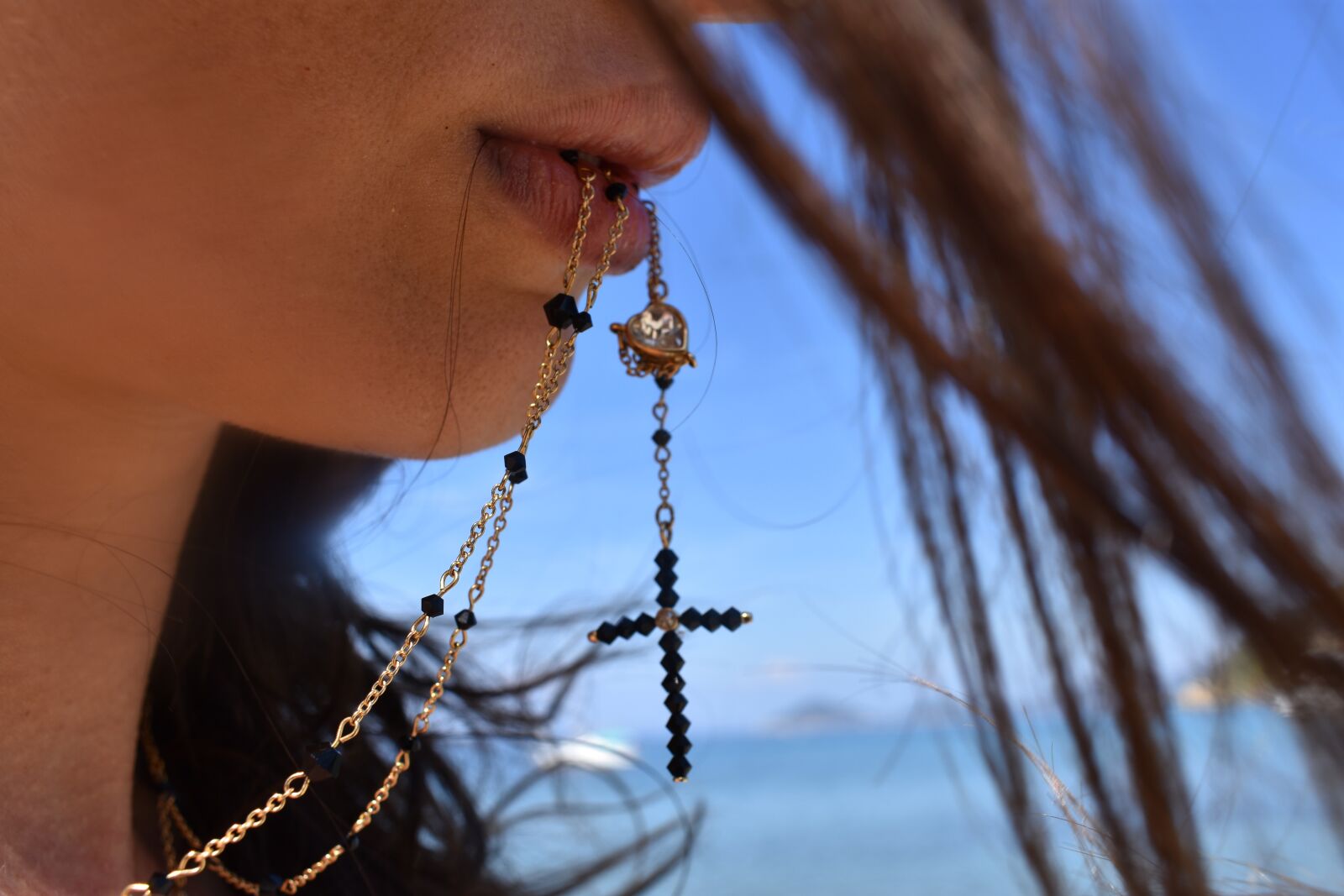 Nikon D3400 sample photo. Cross, crucifix, lips photography