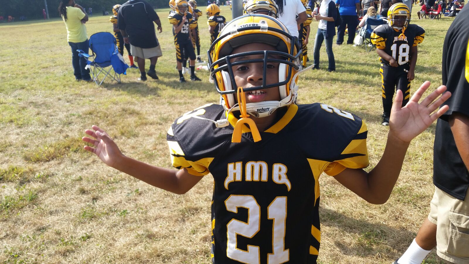 Samsung Galaxy S5 sample photo. American, football, football, youth photography