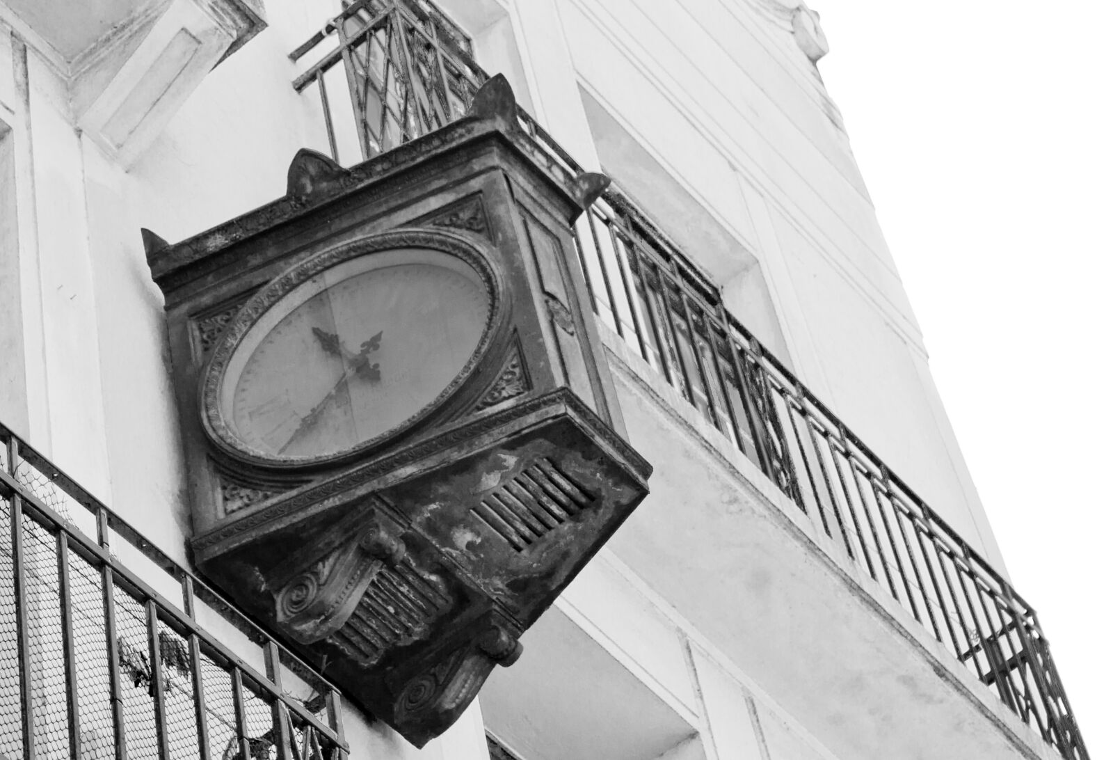 Canon EOS 550D (EOS Rebel T2i / EOS Kiss X4) sample photo. Hours old, curitiba, paraná photography