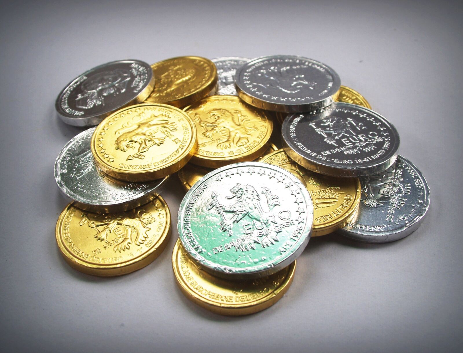 Olympus E-300 (EVOLT E-300) sample photo. Coin, gold, cash photography