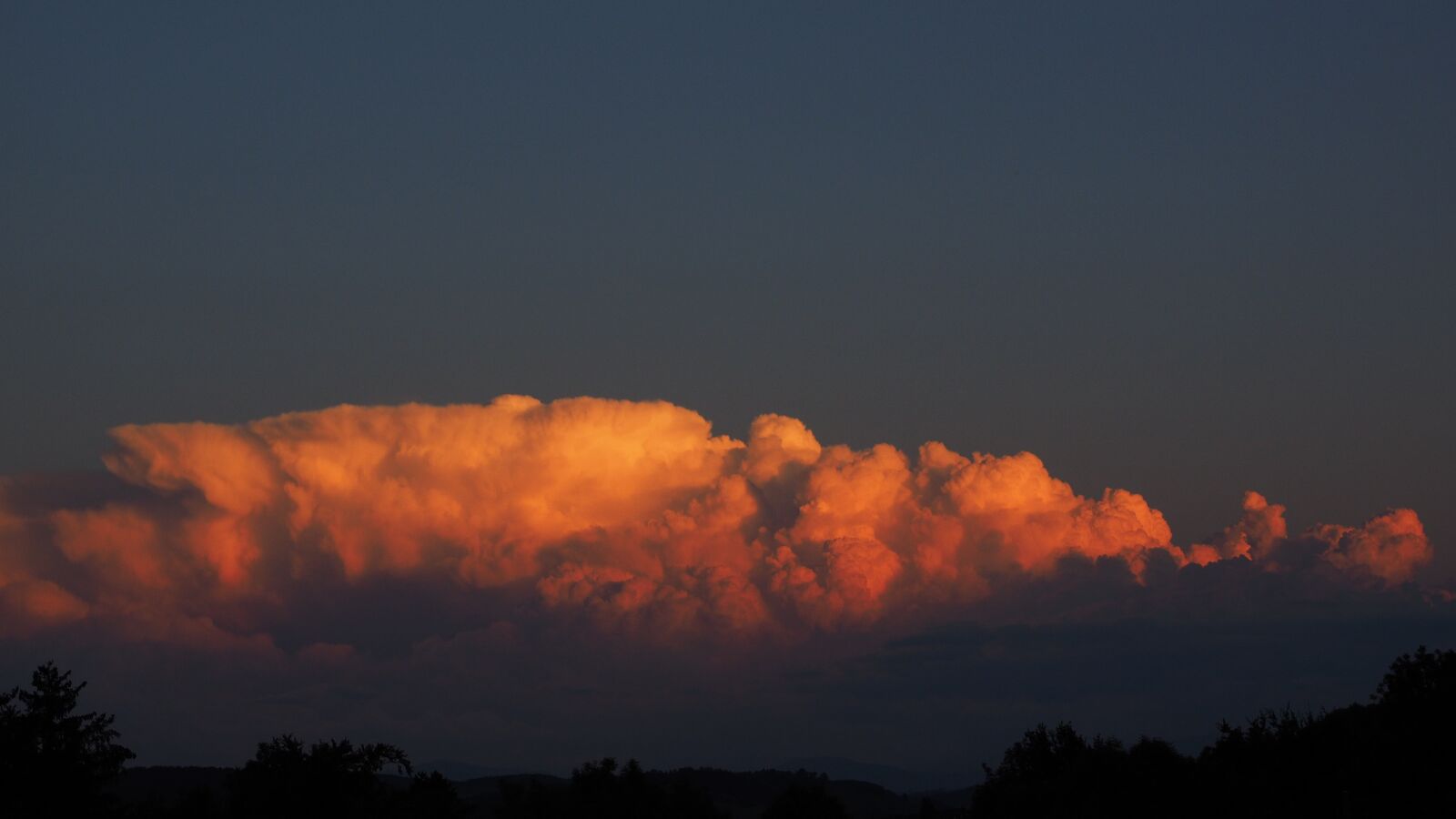 Olympus OM-D E-M1 + Olympus M.Zuiko Digital ED 12-40mm F2.8 Pro sample photo. Thundercloud, cloud, storm photography