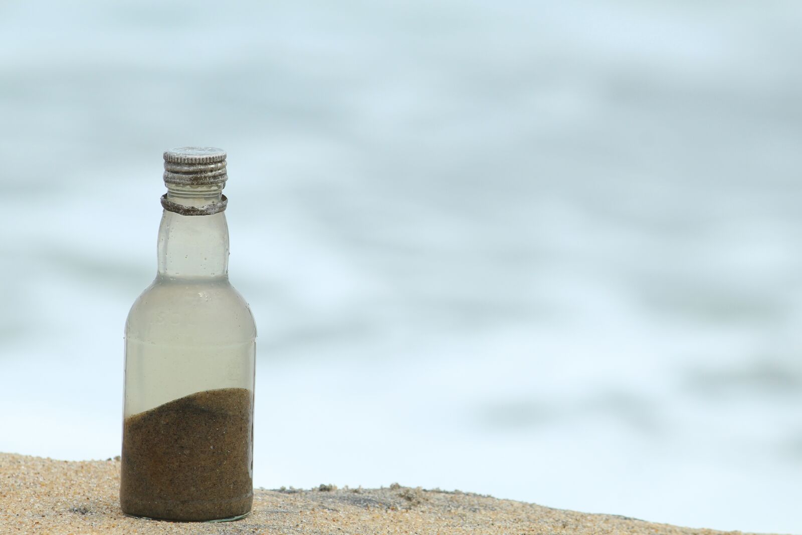 Canon EOS 1300D (EOS Rebel T6 / EOS Kiss X80) sample photo. Bottle, sea, art photography