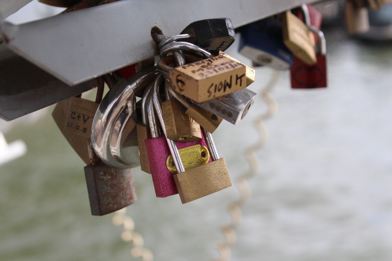 Canon EOS 650D (EOS Rebel T4i / EOS Kiss X6i) sample photo. Lock, love locker, chain photography
