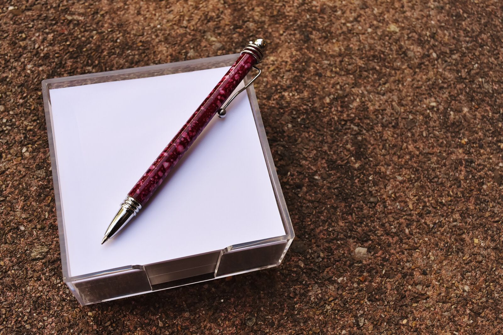 Nikon D7200 sample photo. Pen, stickies, memo photography