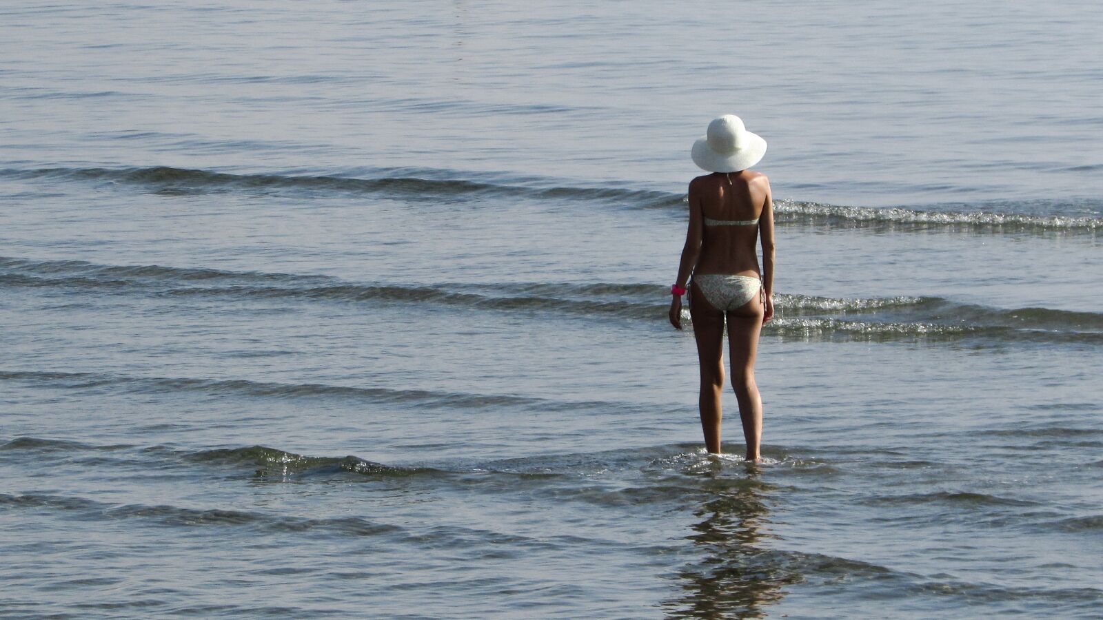 Canon PowerShot SX400 IS sample photo. Woman, sea, beach photography