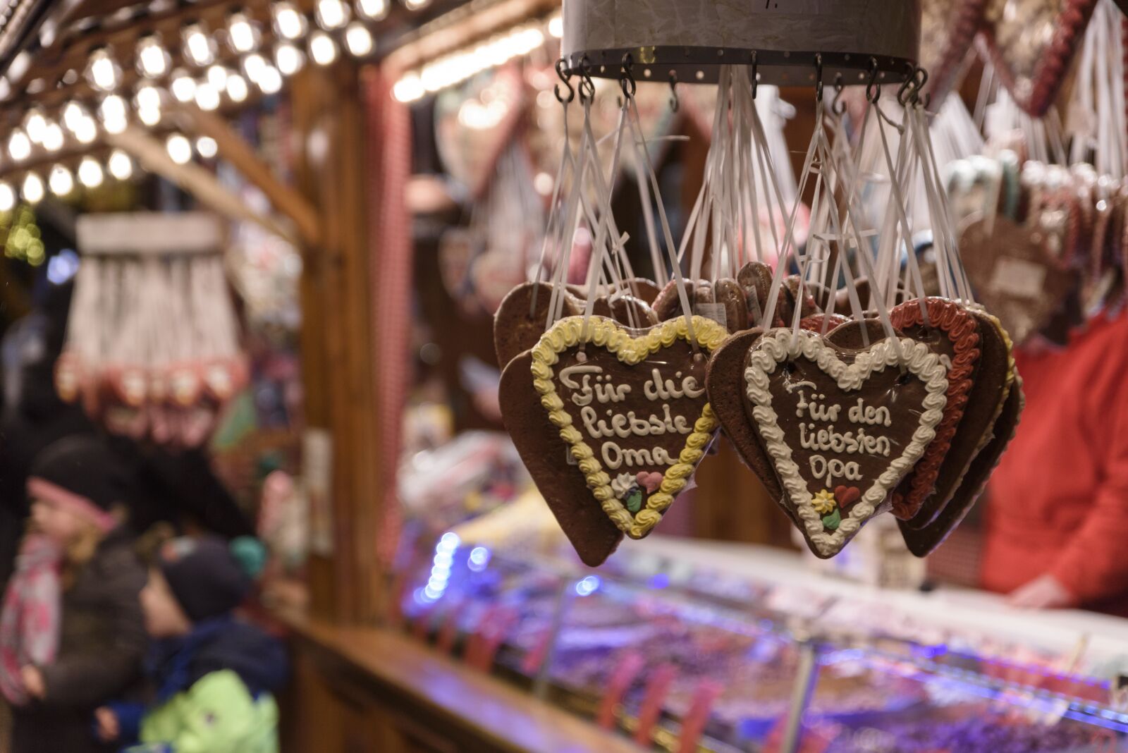 Nikon D750 sample photo. Christmas market, gingerbread heart photography