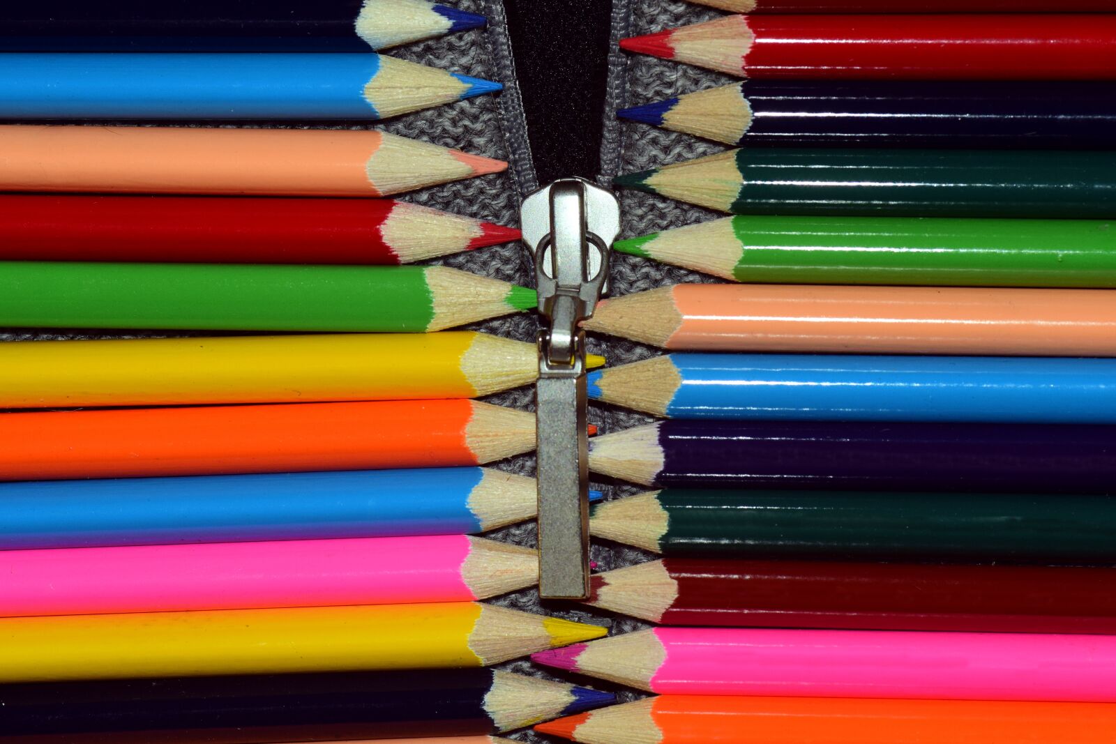 Nikon D3300 sample photo. Zipper, colorful, pen photography