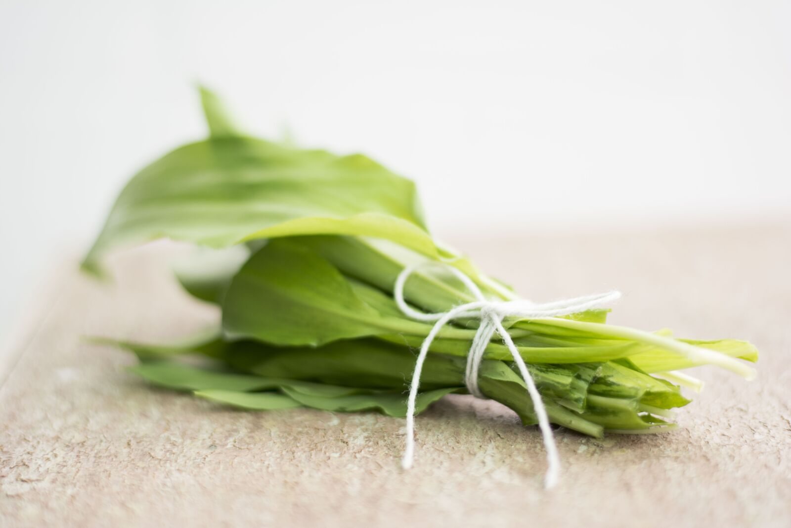 Nikon D5200 sample photo. Wild garlic, green, eat photography