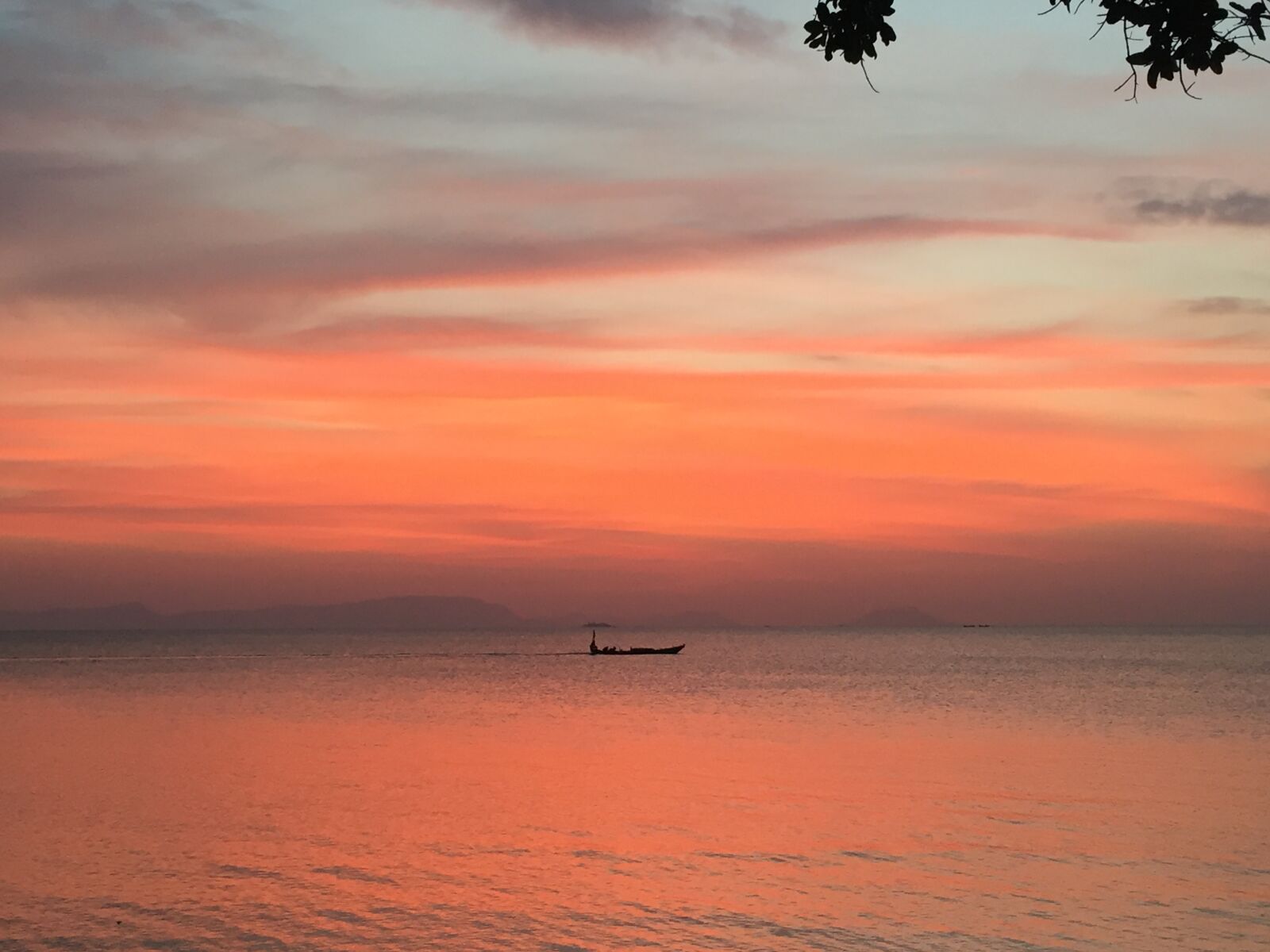 Apple iPhone 6 sample photo. Sunset, sea, boat photography