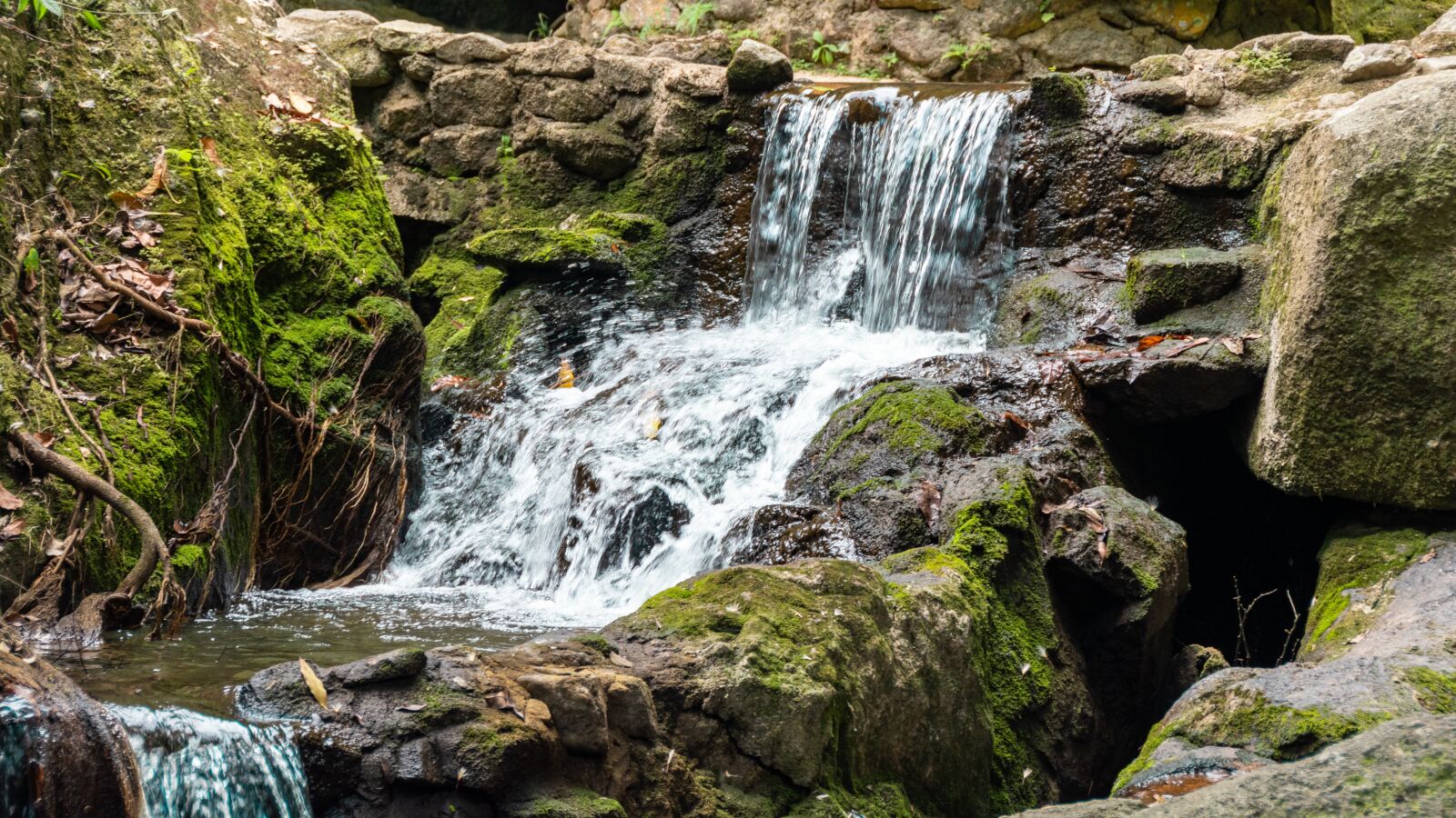 Nikon D5600 sample photo. Waterfall, rocks, mountains photography