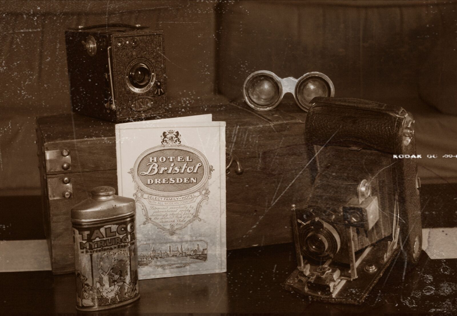Canon EOS 400D (EOS Digital Rebel XTi / EOS Kiss Digital X) sample photo. Vintage, cameras, antiques photography