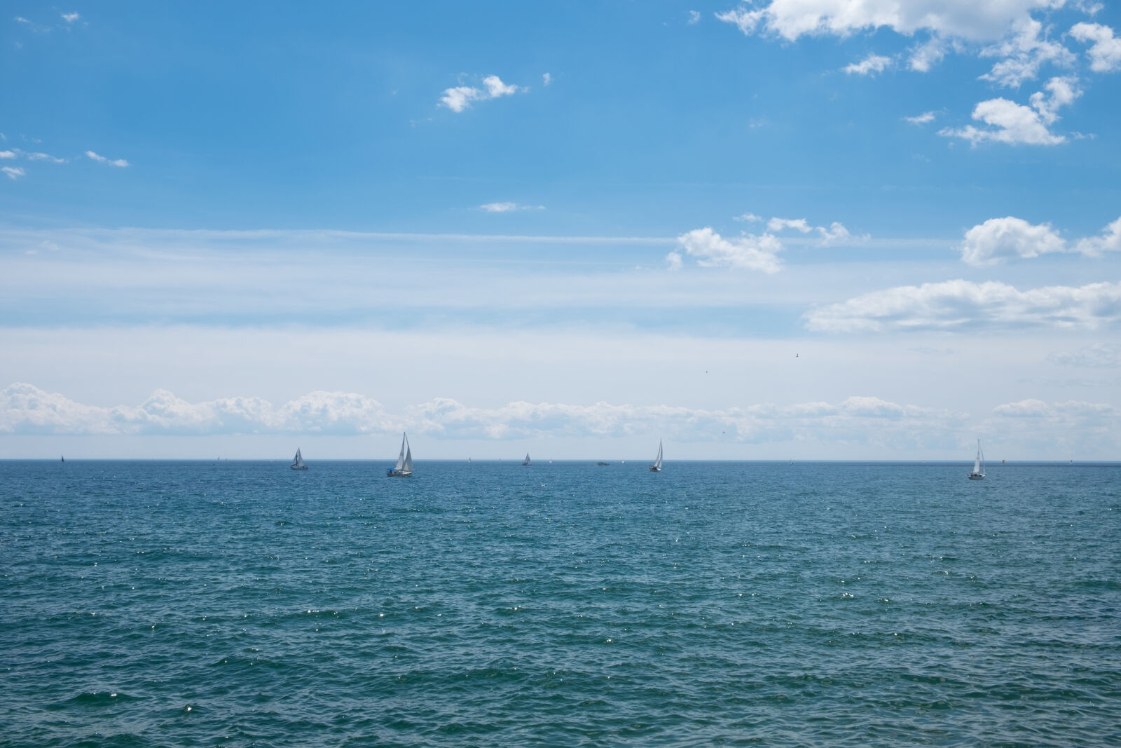 Fujifilm X-T10 sample photo. Beautiful, blue, lake, sail photography