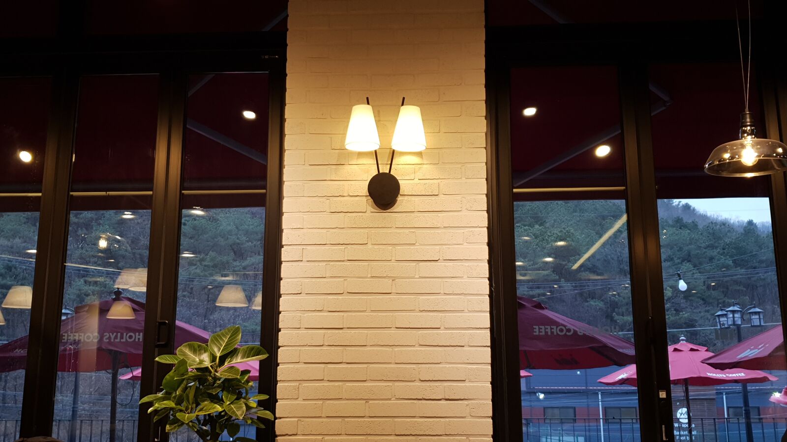 Samsung Galaxy Note9 sample photo. Cafe, lighting, the brightness photography