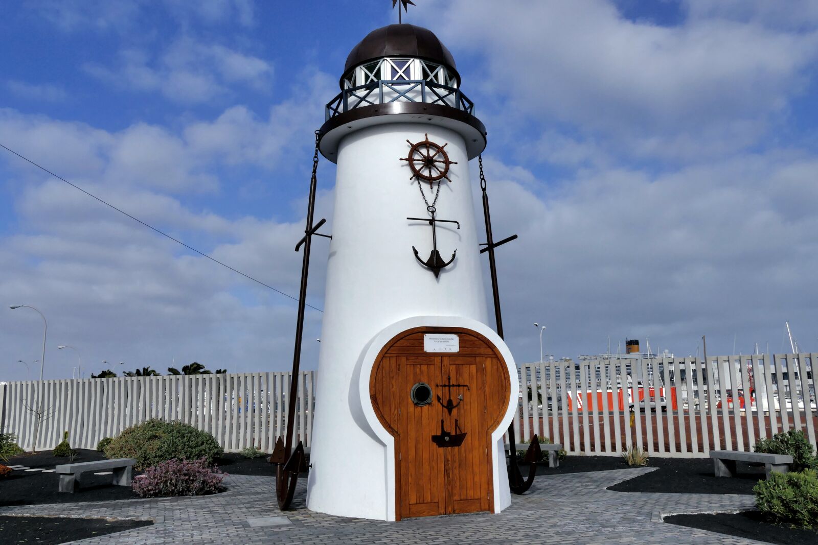 Panasonic Lumix DMC-FZ1000 sample photo. Lighthouse, sea, lighter photography