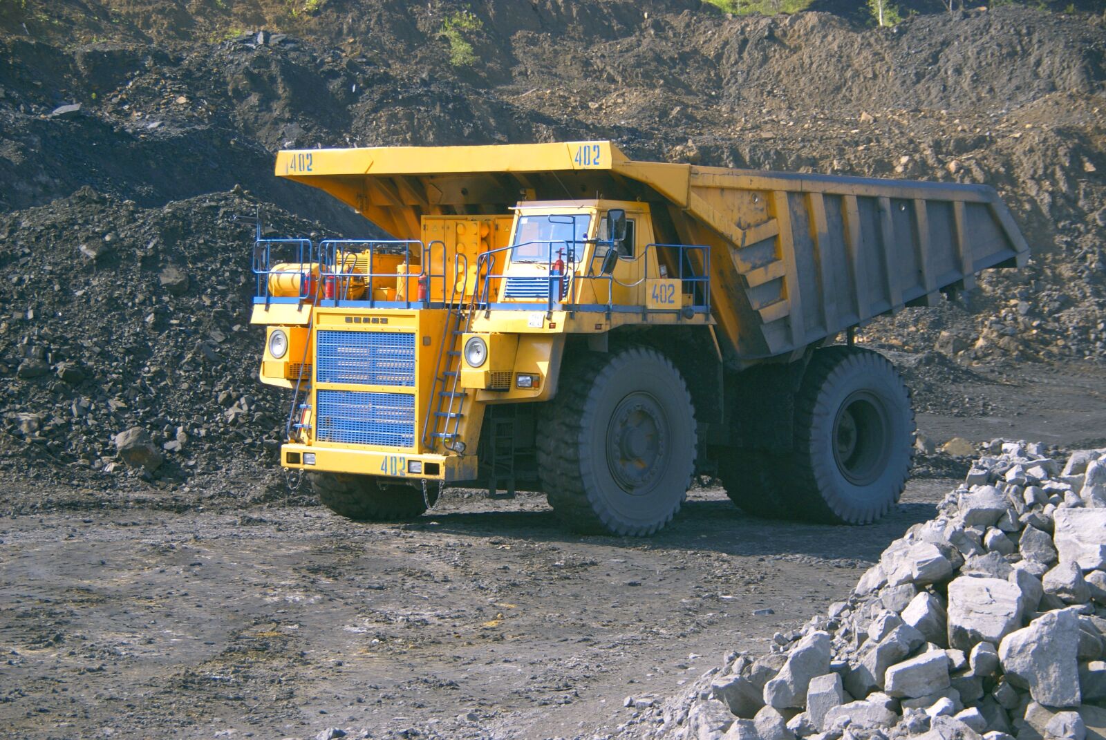 Sony Alpha DSLR-A100 sample photo. Dumper, coal mining, coal photography