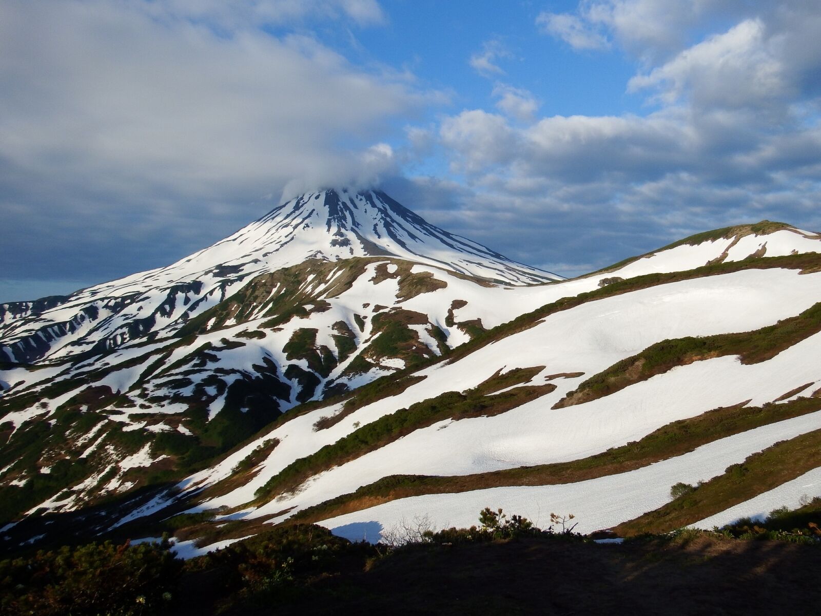 Fujifilm FinePix S1 sample photo. Volcano, giant, mountain photography