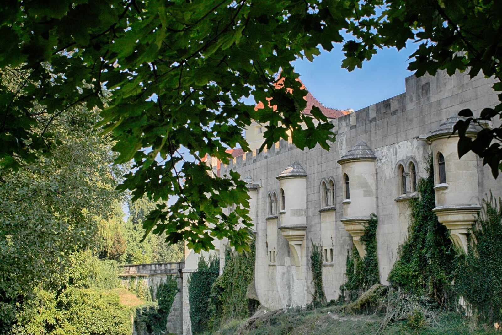 Canon EOS 1300D (EOS Rebel T6 / EOS Kiss X80) sample photo. Bojnice castle, slovakia, lock photography