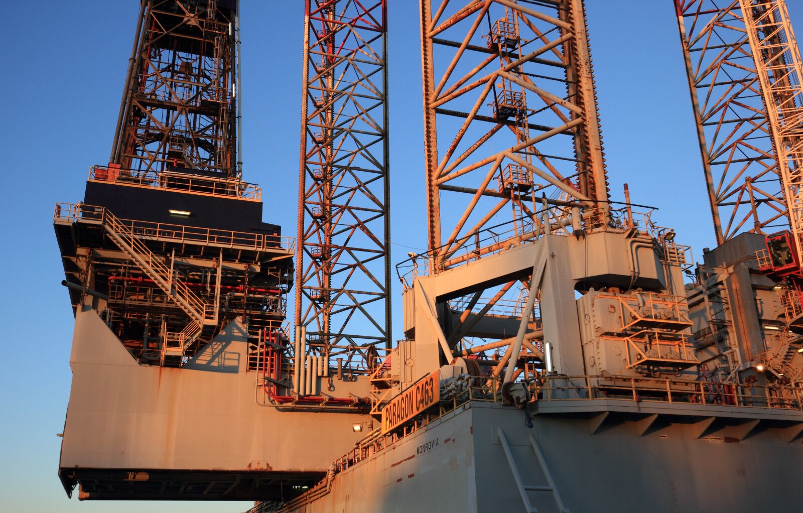 Canon EOS 550D (EOS Rebel T2i / EOS Kiss X4) sample photo. Netherlands, ijmuiden, drilling photography