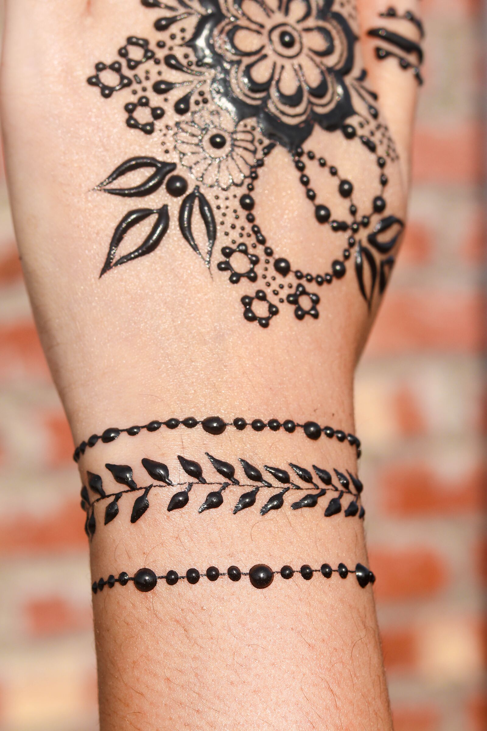 Canon EOS 80D + Canon EF 50mm F1.8 STM sample photo. Henna, hands, mehendi photography