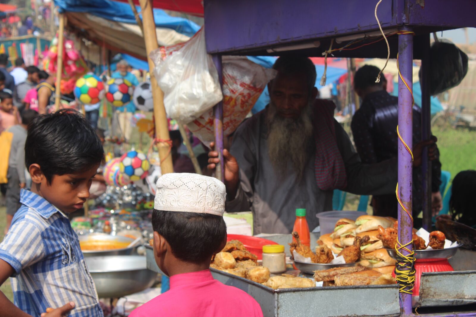Canon EOS 700D (EOS Rebel T5i / EOS Kiss X7i) sample photo. Market, people, sell photography