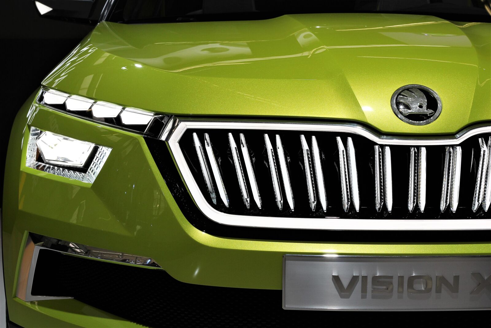 Canon EOS 600D (Rebel EOS T3i / EOS Kiss X5) + Canon EF 50mm F1.8 II sample photo. Car, koda vision x photography