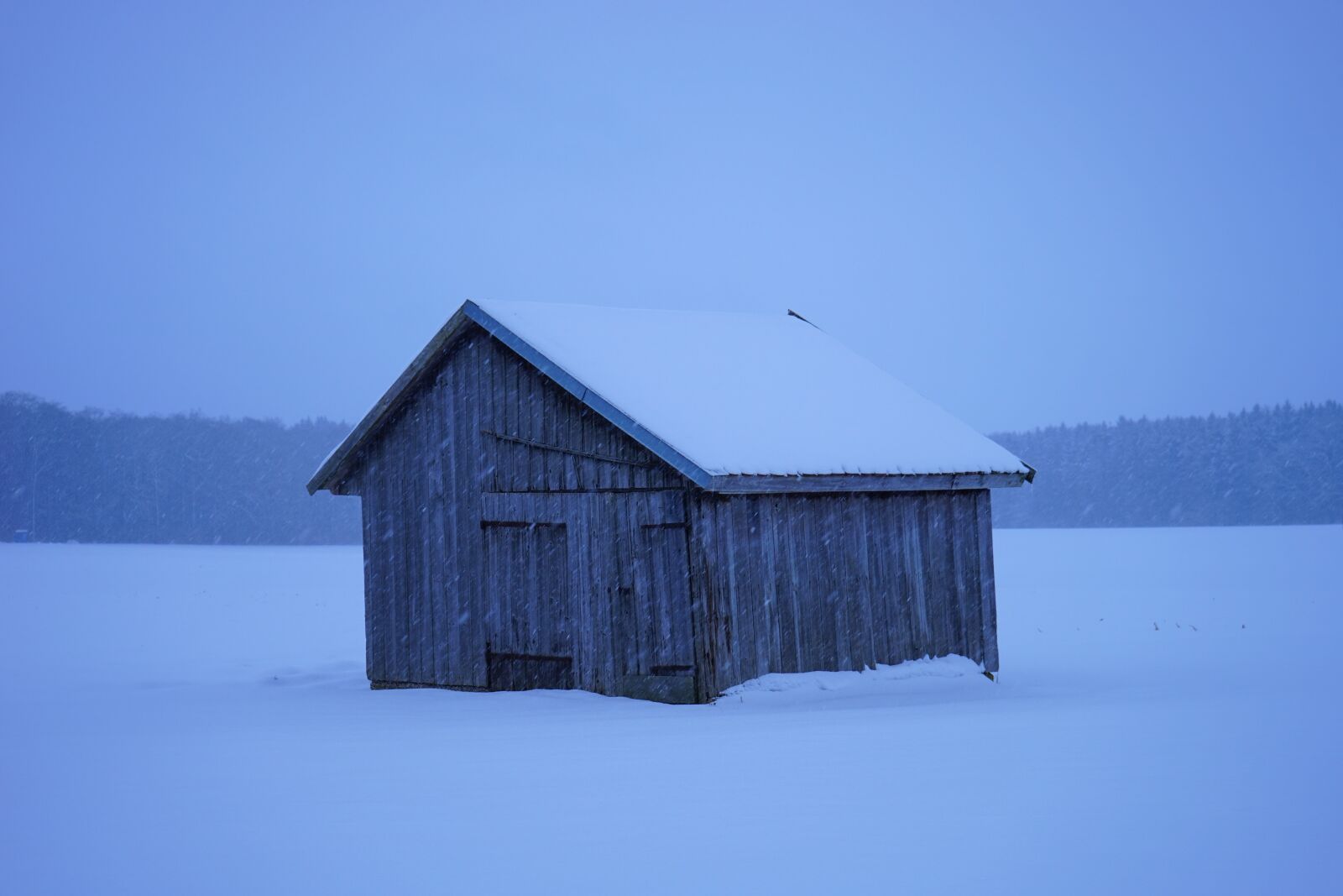 Sony a7 + Sony FE 28-70mm F3.5-5.6 OSS sample photo. Hut, snowfall, snow photography