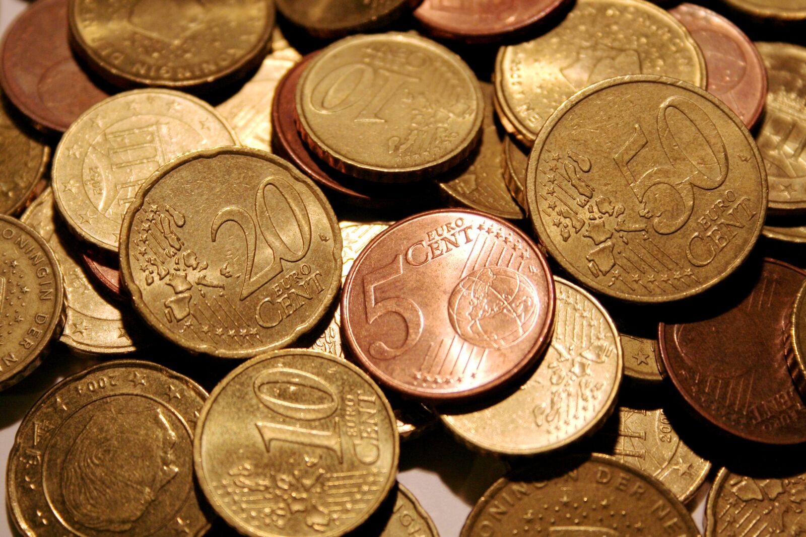 Canon EOS 350D (EOS Digital Rebel XT / EOS Kiss Digital N) sample photo. Money, coins, euro photography