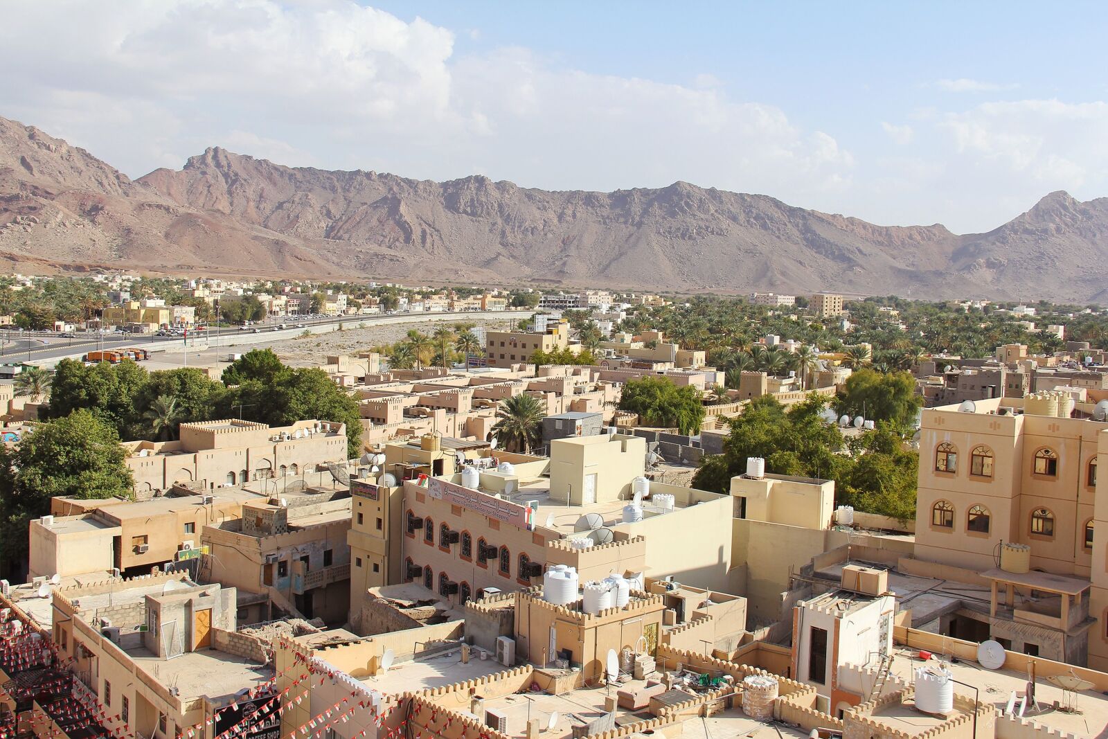 Canon EF-S 18-200mm F3.5-5.6 IS sample photo. Nizwa city, city, beautiful photography