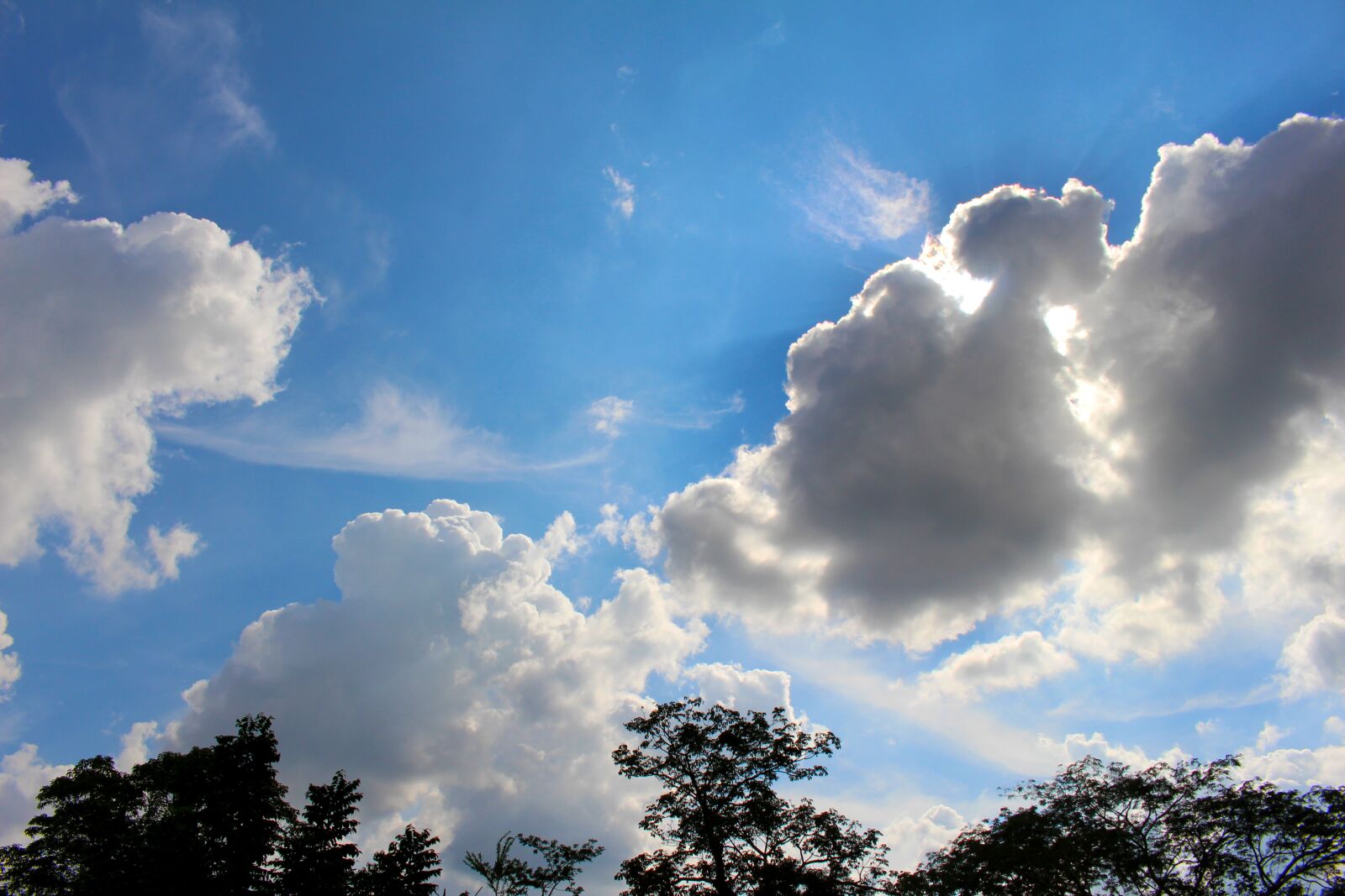 Canon EOS 700D (EOS Rebel T5i / EOS Kiss X7i) sample photo. Clouds, sky, blue photography