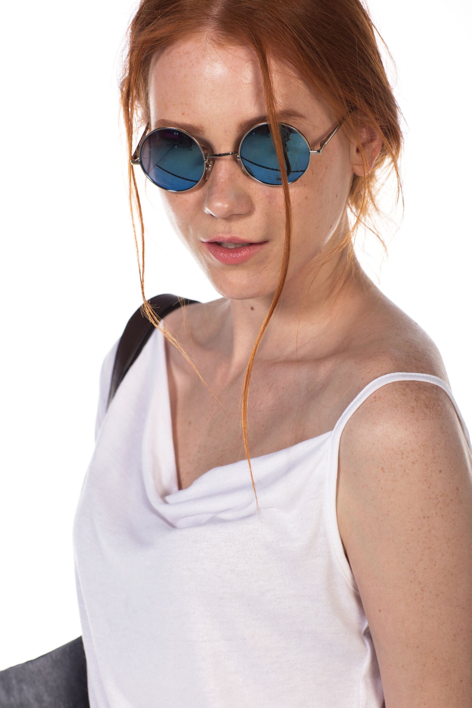 Canon EF 85mm F1.2L II USM sample photo. Eyewear, summer, holiday photography