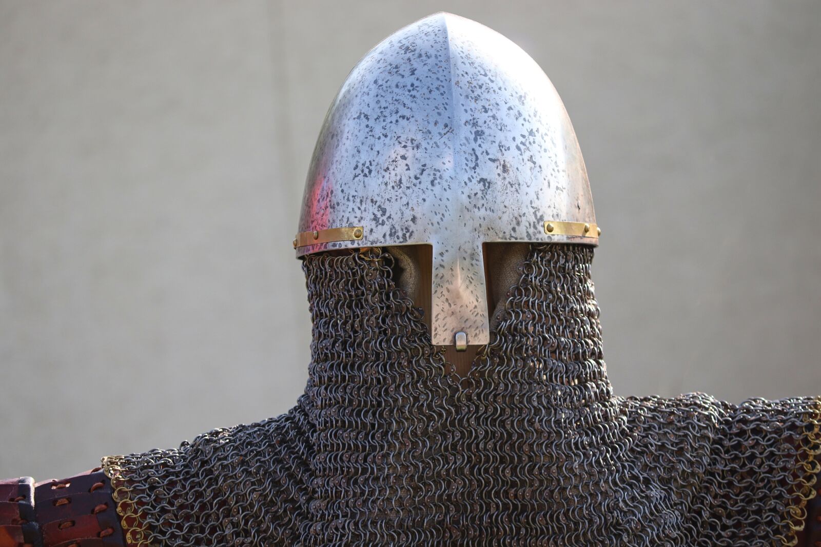 Canon EOS 200D (EOS Rebel SL2 / EOS Kiss X9) sample photo. Helm, chainmail, knight photography