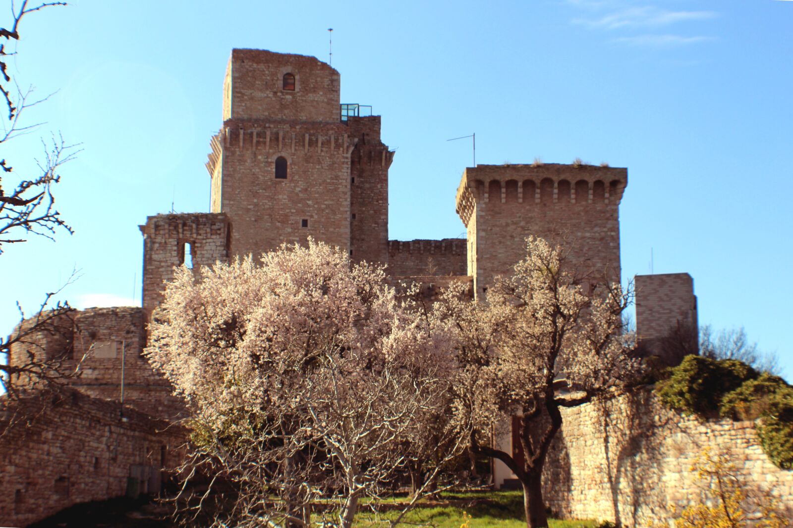 Canon EOS 1200D (EOS Rebel T5 / EOS Kiss X70 / EOS Hi) sample photo. Umbria, assisi, rocca photography
