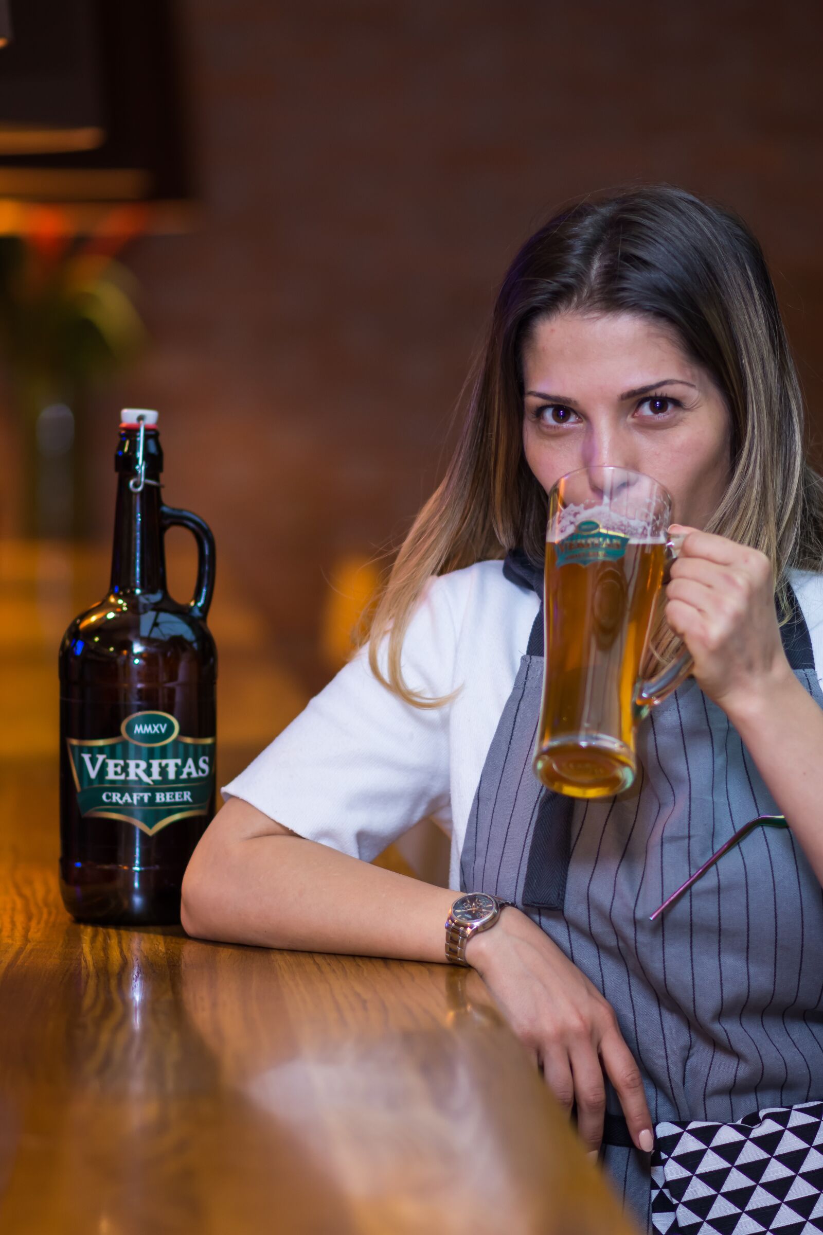 Nikon D7200 sample photo. Drink, beer, woman photography
