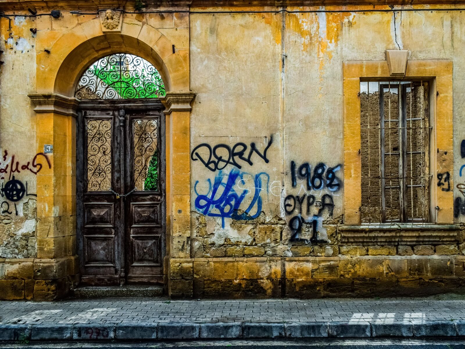 Nikon D3300 sample photo. Door, window, wall photography