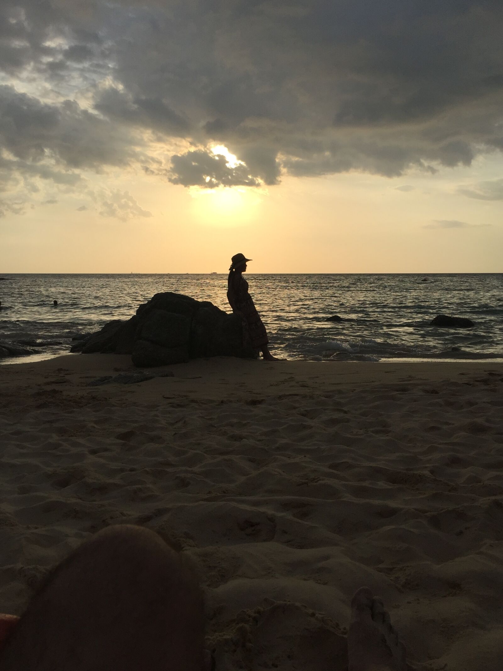 iPhone 6 Plus back camera 4.15mm f/2.2 sample photo. Beach, cloud, sands, sea photography