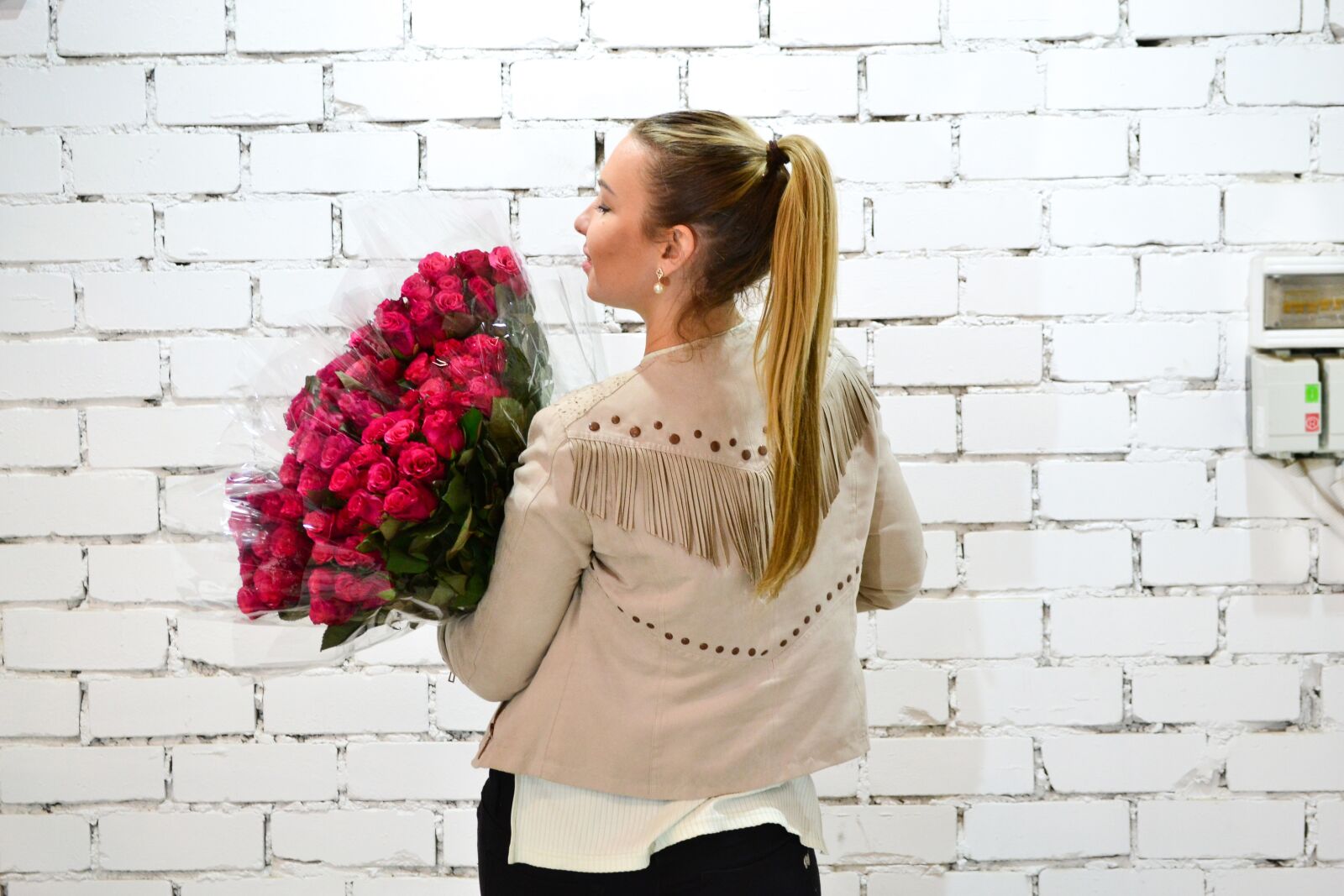 Nikon D3100 sample photo. Girl, man, flowers photography